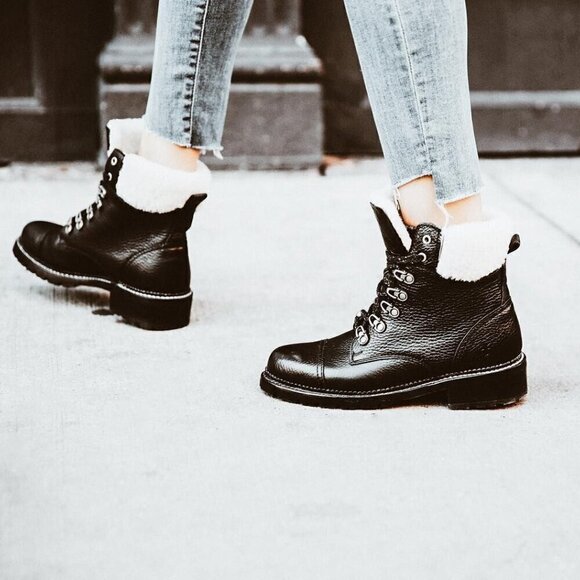 $399 Frye Samantha Black Real Leather Lace Up Shearling Fur Hiking Ankle Boot - Picture 3 of 16